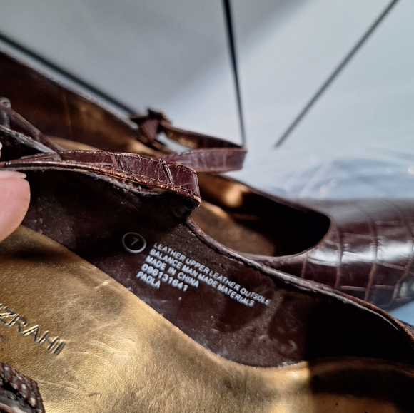 Issac Mizrahi Brown Leather Pumps with Adjustable Ankle Strap - Size 7 - Picture 8 of 8